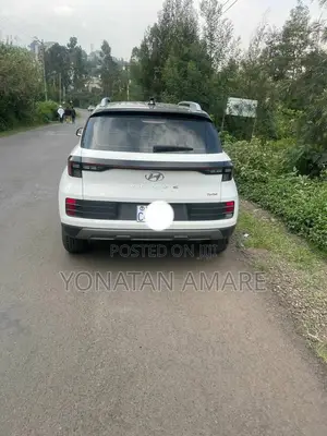 Hyundai Venue 2023 White