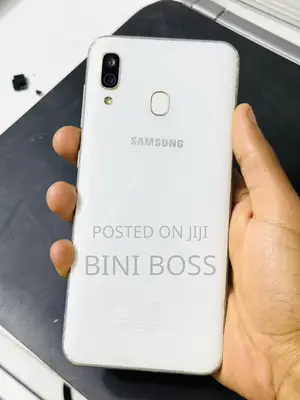 Photo - New Samsung Galaxy A30 64 GB White