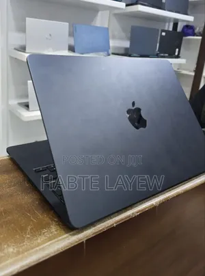 Photo - New Laptop Apple MacBook Air 2022 M2 8GB Apple M2 SSD 256GB