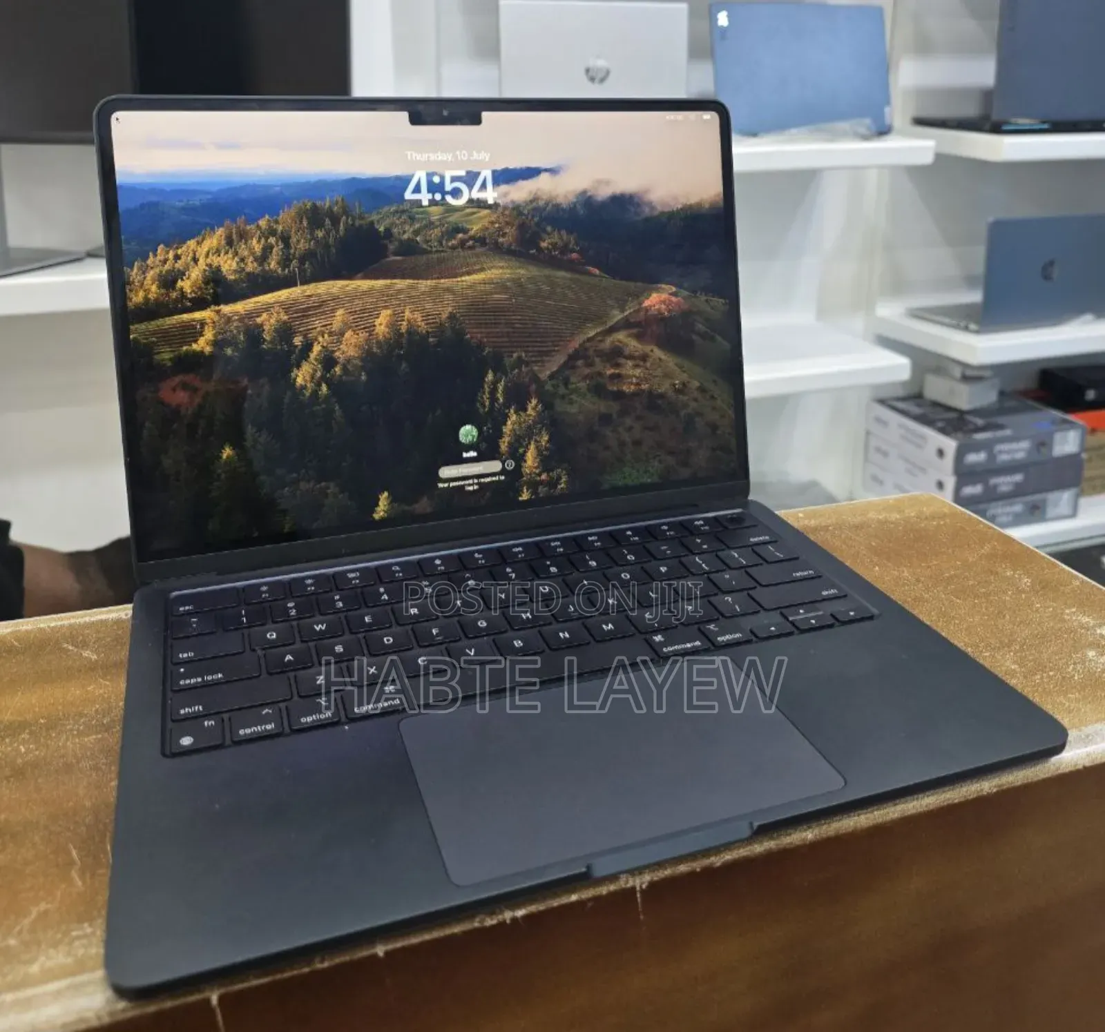 New Laptop Apple MacBook Air 2022 M2 8GB Apple M2 SSD 256GB