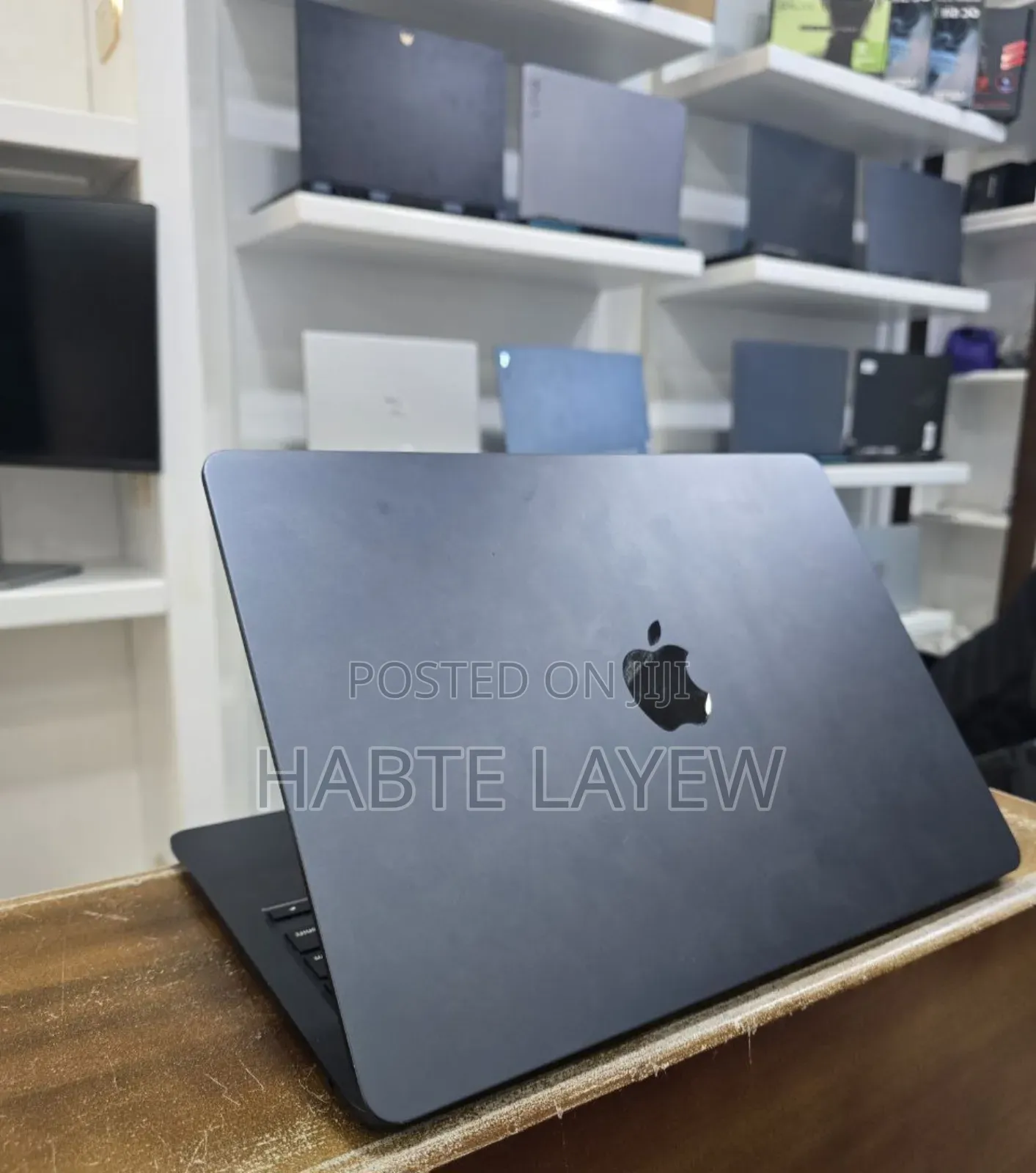 New Laptop Apple MacBook Air 2022 M2 8GB Apple M2 SSD 256GB