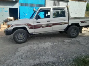 Toyota Land Cruiser 2016 White