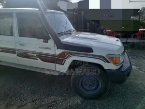 Toyota Land Cruiser 2016 White