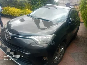 Photo - Toyota RAV4 2017 Gray