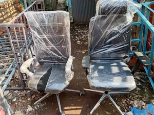 የቢሮ ተሽከርካሪ ወንበር