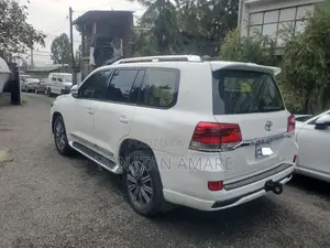 Toyota Land Cruiser 2013 White