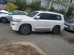 Photo - Toyota Land Cruiser 2013 White