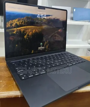 Photo - New Laptop Apple MacBook Air 2022 M2 8GB SSD 256GB