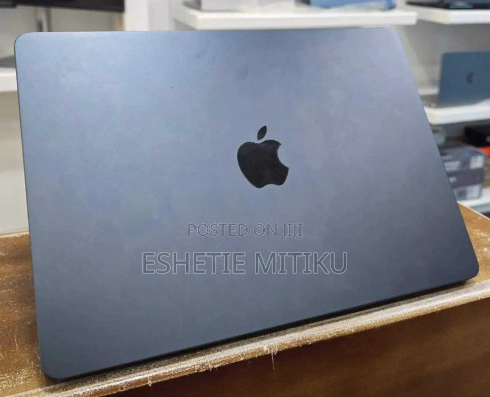 New Laptop Apple MacBook Air 2022 M2 8GB SSD 256GB