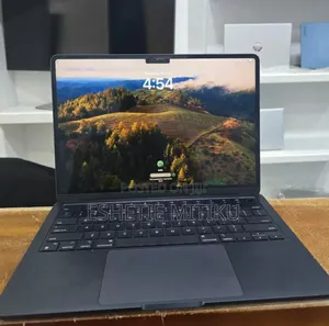 New Laptop Apple MacBook Air 2022 M2 8GB SSD 256GB