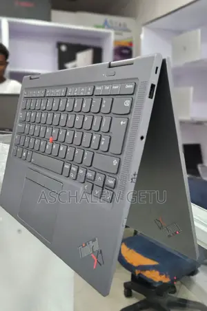 Photo - New Laptop Lenovo ThinkPad Yoga 370 32GB Intel Core I7 SSD 512GB