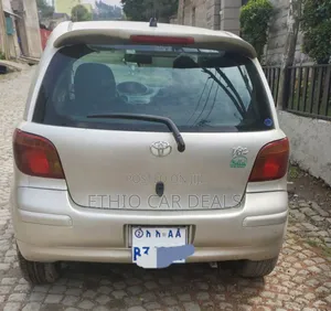 Toyota Vitz 2004 Gold