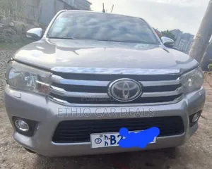 Photo - Toyota Hilux 2017 Silver