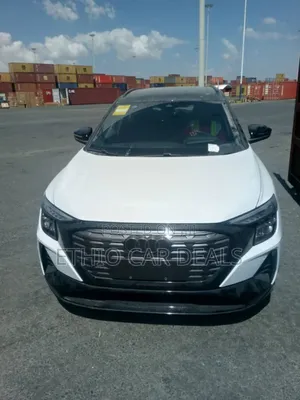 Photo - New Audi Q5 2024 White