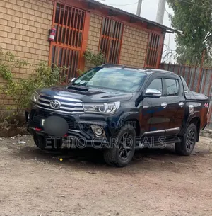 Photo - Toyota Hilux Revo Double Cab Deisel 2.8 RWD 2017 Black
