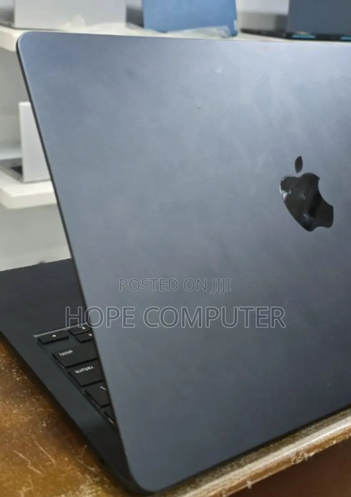 New Laptop Apple MacBook Air 2022 M2 8GB Apple M2 SSD 256GB