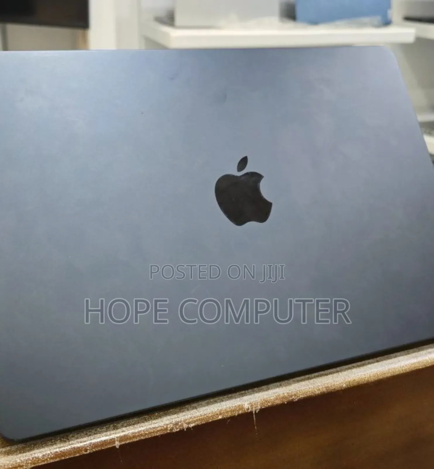 New Laptop Apple MacBook Air 2022 M2 8GB Apple M2 SSD 256GB