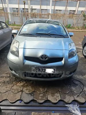 Photo - Toyota Yaris 2010 Gray