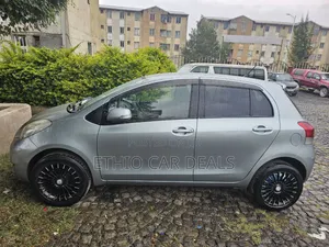 Toyota Yaris 2010 Gray