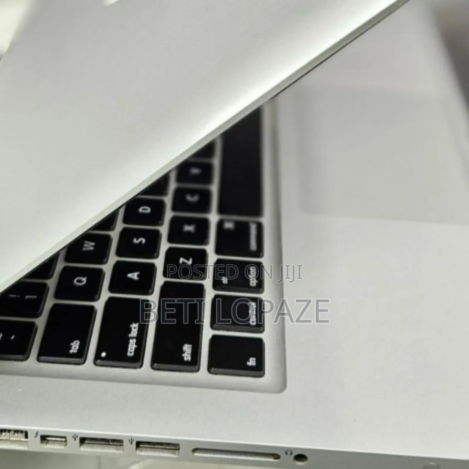 New Laptop Apple MacBook Pro 2019 4GB Intel Core I5 SSD 256GB