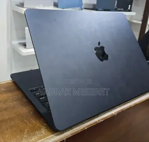 Photo - New Laptop Apple MacBook Air 2022 M2 8GB Apple M2 SSD 256GB