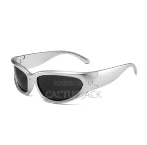 Photo - Y2k Classic Sunglasses