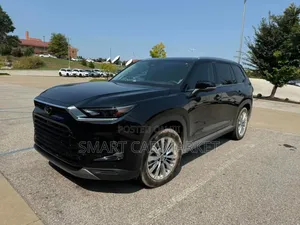 Photo - New Toyota Grand Highlander Limited AWD 2024 Off white