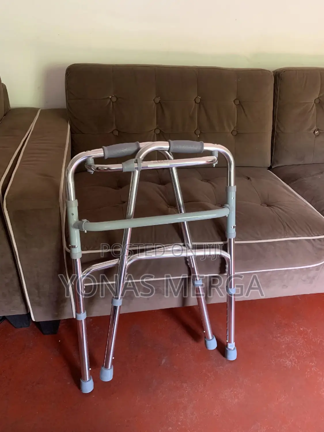 Aluminum Walker//Walker With Every Step, Users Can Simply