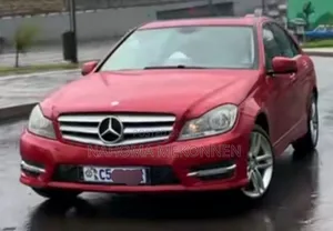 Photo - Mercedes-Benz C250 2014 Red