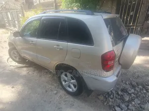 Toyota RAV4 2005 Gold