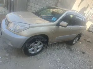 Toyota RAV4 2005 Gold