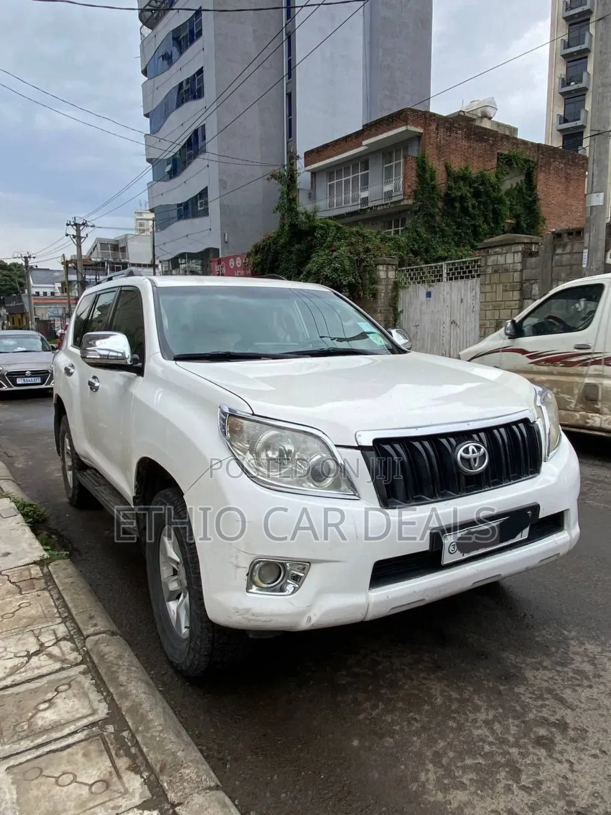Toyota Land Cruiser Prado 2011 White