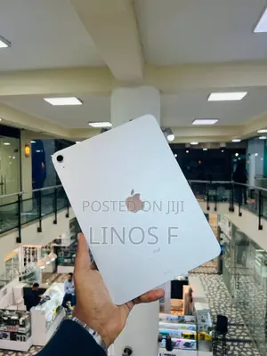 Photo - Apple iPad Air (2020) 64 GB Silver