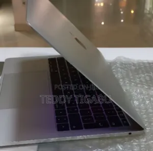 Photo - New Laptop Apple MacBook Pro 8GB Intel Core I5 SSD 256GB