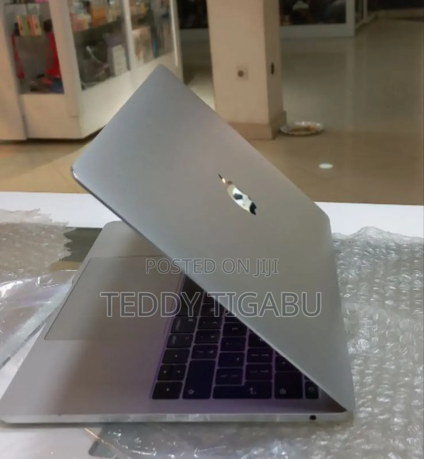 New Laptop Apple MacBook Pro 8GB Intel Core I5 SSD 256GB