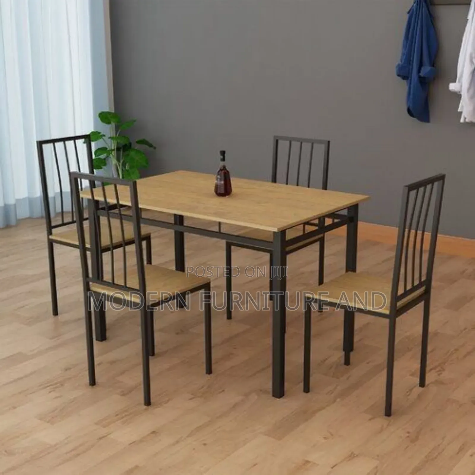 Stylish Dining Table for Your Cafe and Restaurant