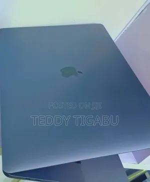 Photo - New Laptop Apple MacBook Pro 2017 16GB Intel Core I7 SSD 512GB