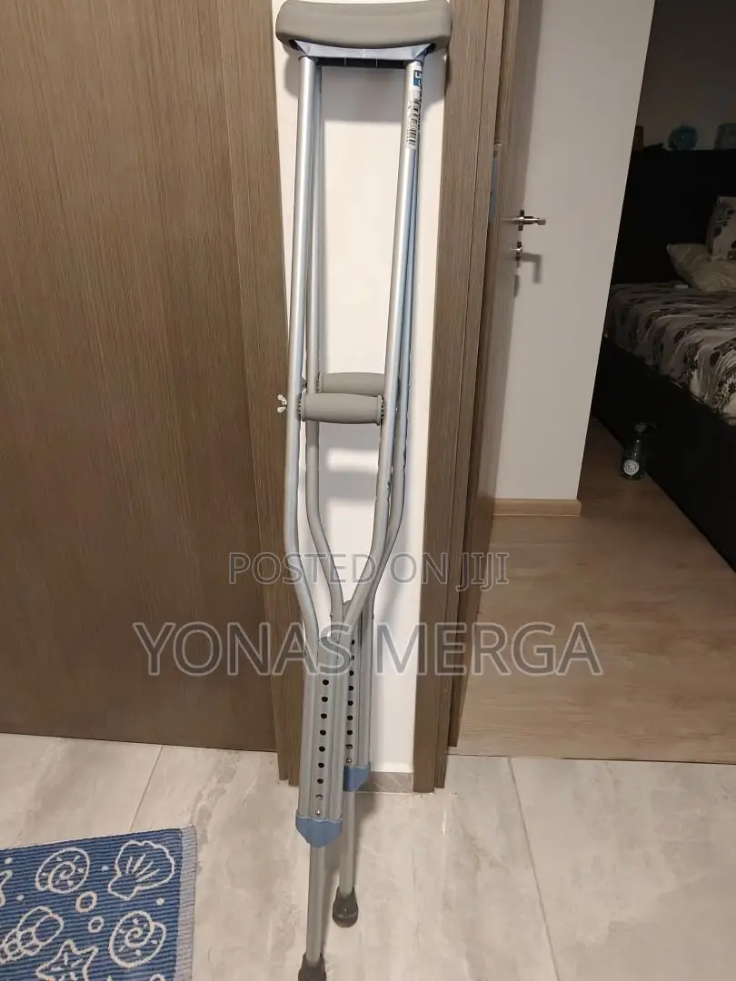 Adjustable Underarm Crutches上وcrutches, Like Those Pictured