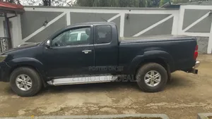 Toyota Hilux 2013 Black