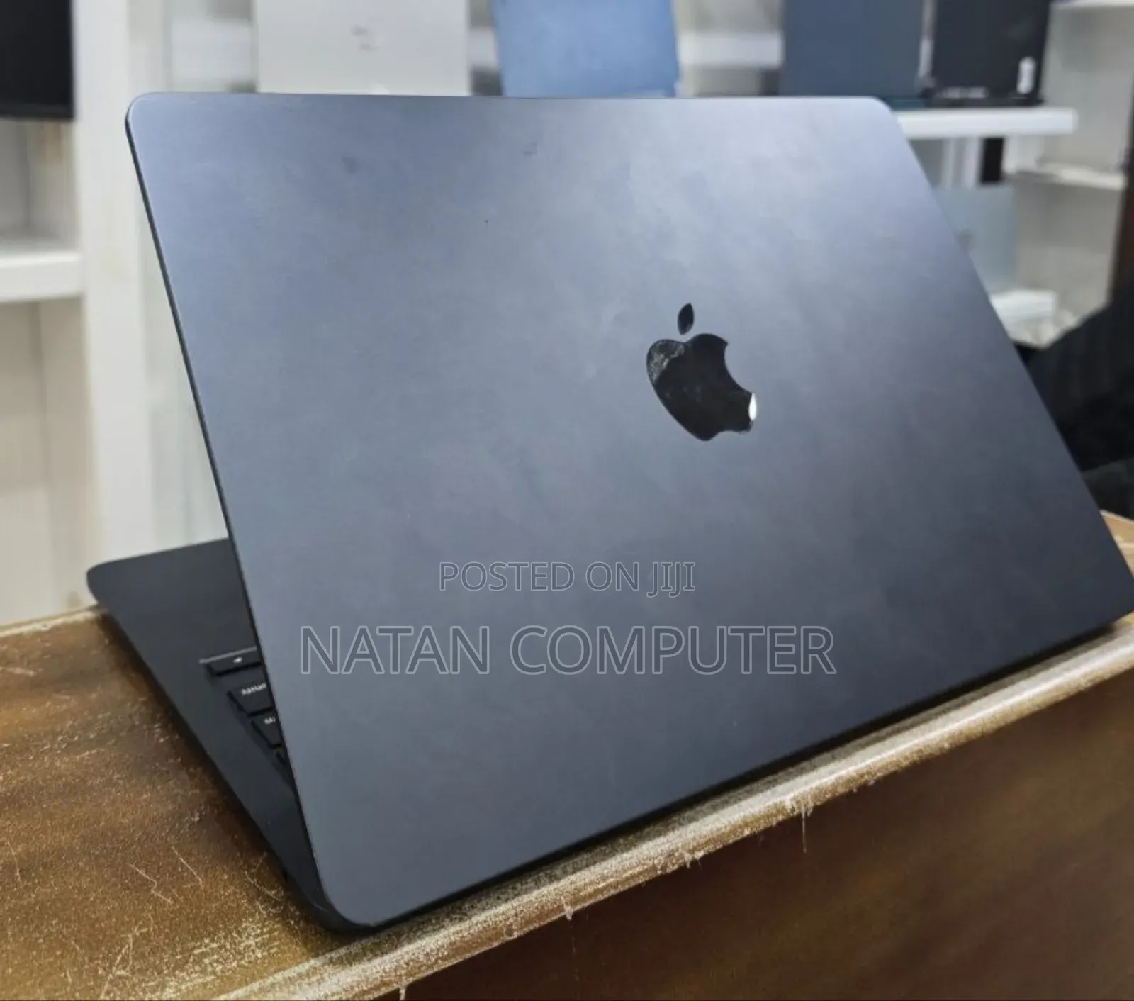 New Laptop Apple MacBook Air 2022 M2 8GB Apple M2 SSD 256GB