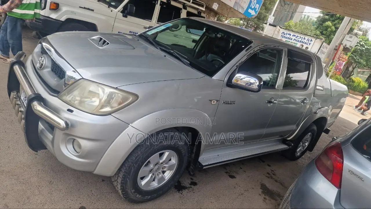 Toyota Hilux 2010 Silver