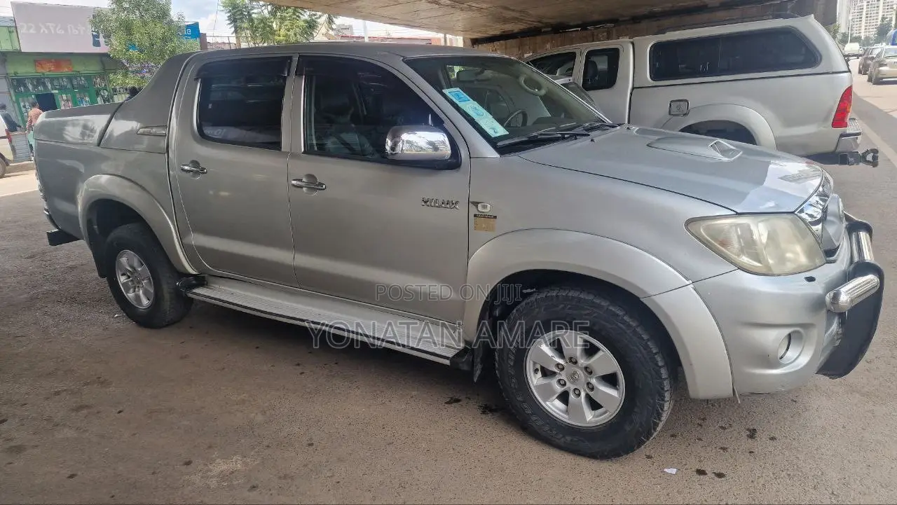 Toyota Hilux 2010 Silver