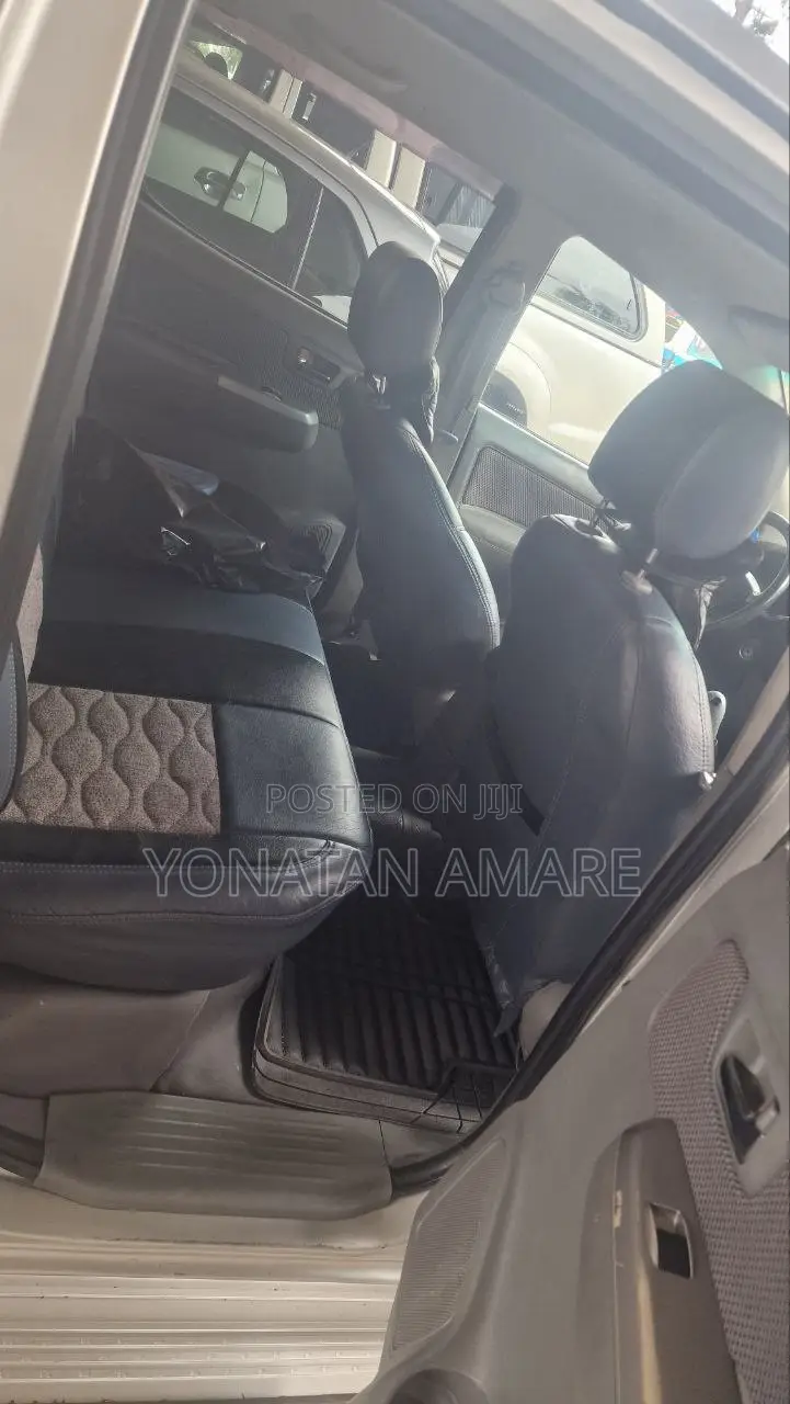 Toyota Hilux 2010 Silver