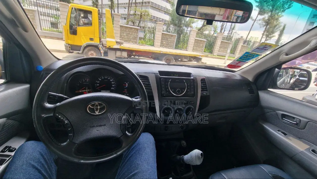 Toyota Hilux 2010 Silver