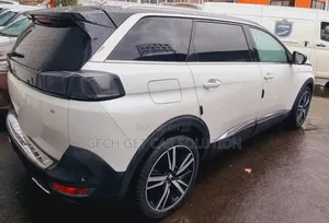 Peugeot 5008 2022 White