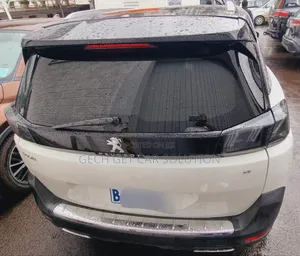 Peugeot 5008 2022 White