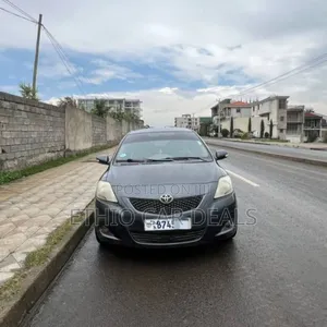 Photo - Toyota Yaris 2009 Black