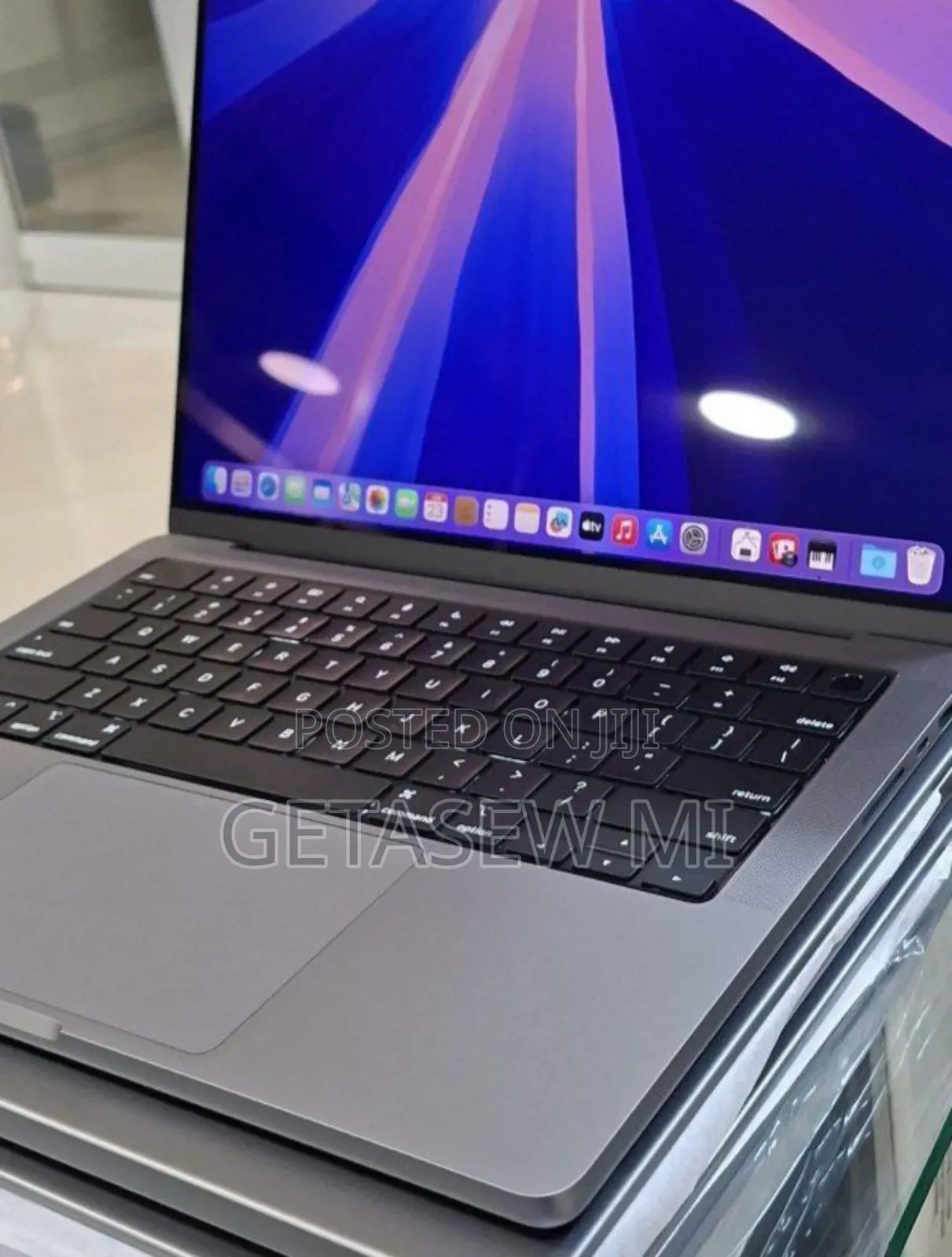 New Laptop Apple MacBook Pro M1 16GB Apple M1 Pro SSD 1T