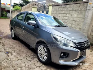 Mitsubishi Attrage 2021 Silver