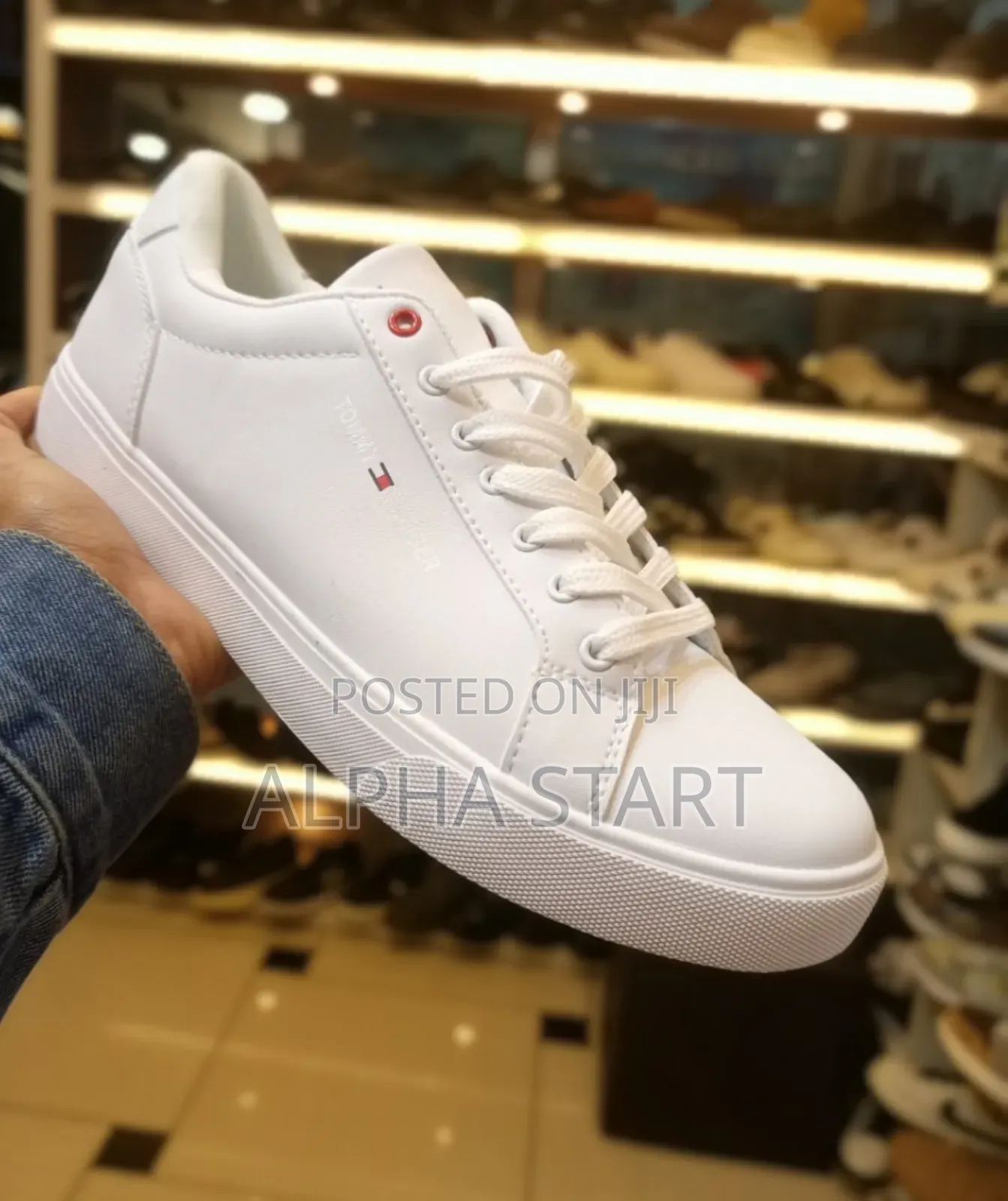  Tommy Hilfiger
Made in Vietnam